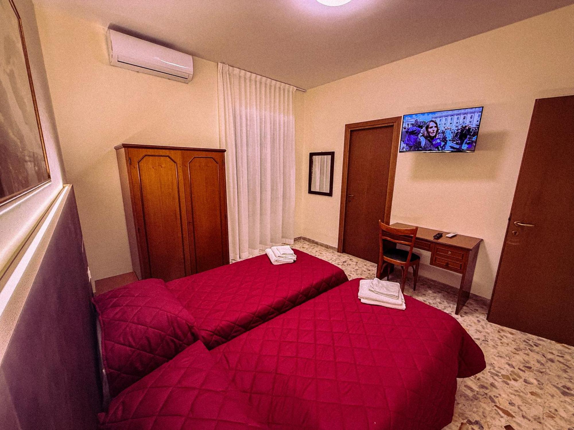 Due Leoni Hotel *